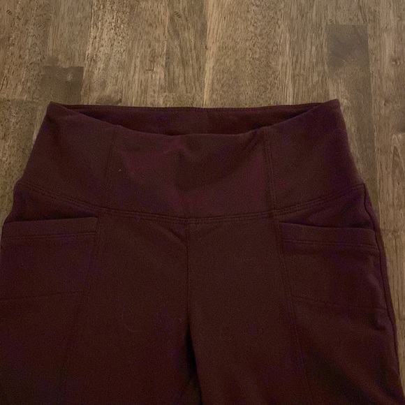 Athleta great stretchy yoga pants with great front and back pockets! - Picture 3 of 14